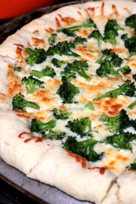 Broccoli Pizza with Garlic Bread Crust