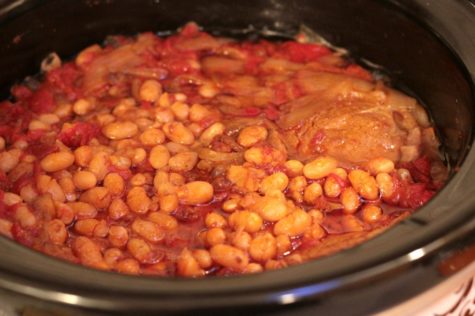 Beans are done cooking in the slow cooker, beautiful tender beans, the meat just falls of the bone
