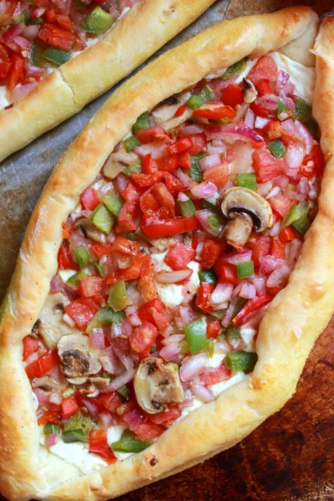 Pide with Veggies and Spanish Cheese